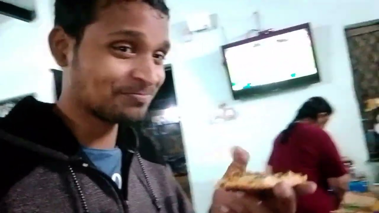 # bahen ke liye pizza 🍕 aaya hai 🥰
