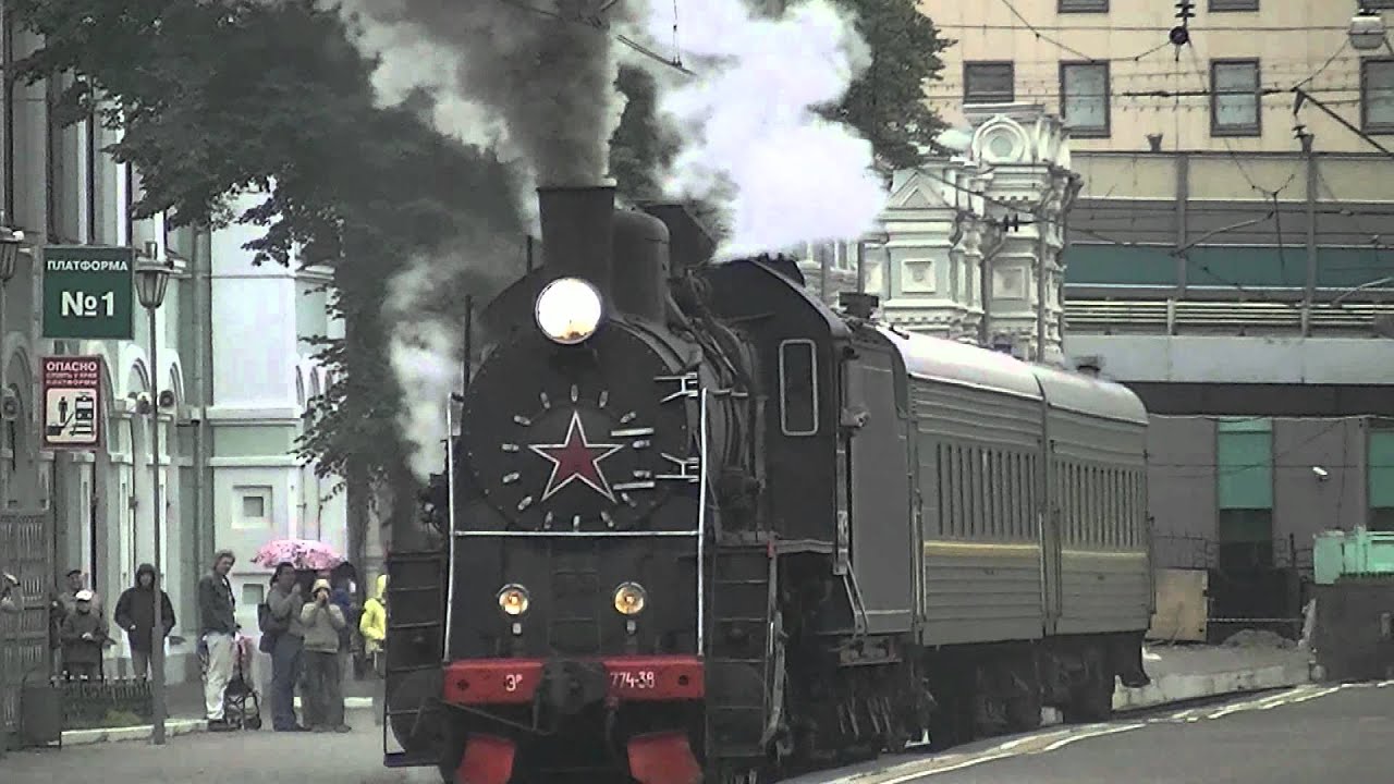 Паровоз Эр774-38 с ретро-поездом Москва-Подмосковная