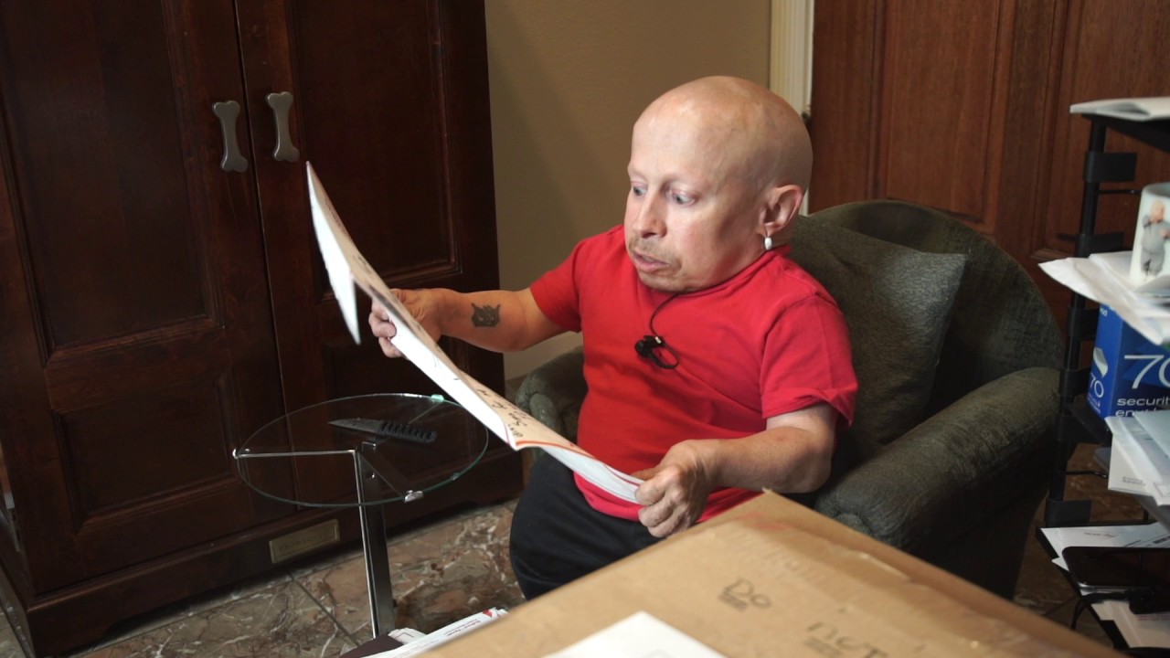 Boob Painting? I Was in Playboy Magazine? | MailTime #15 Unboxing with Verne Troyer