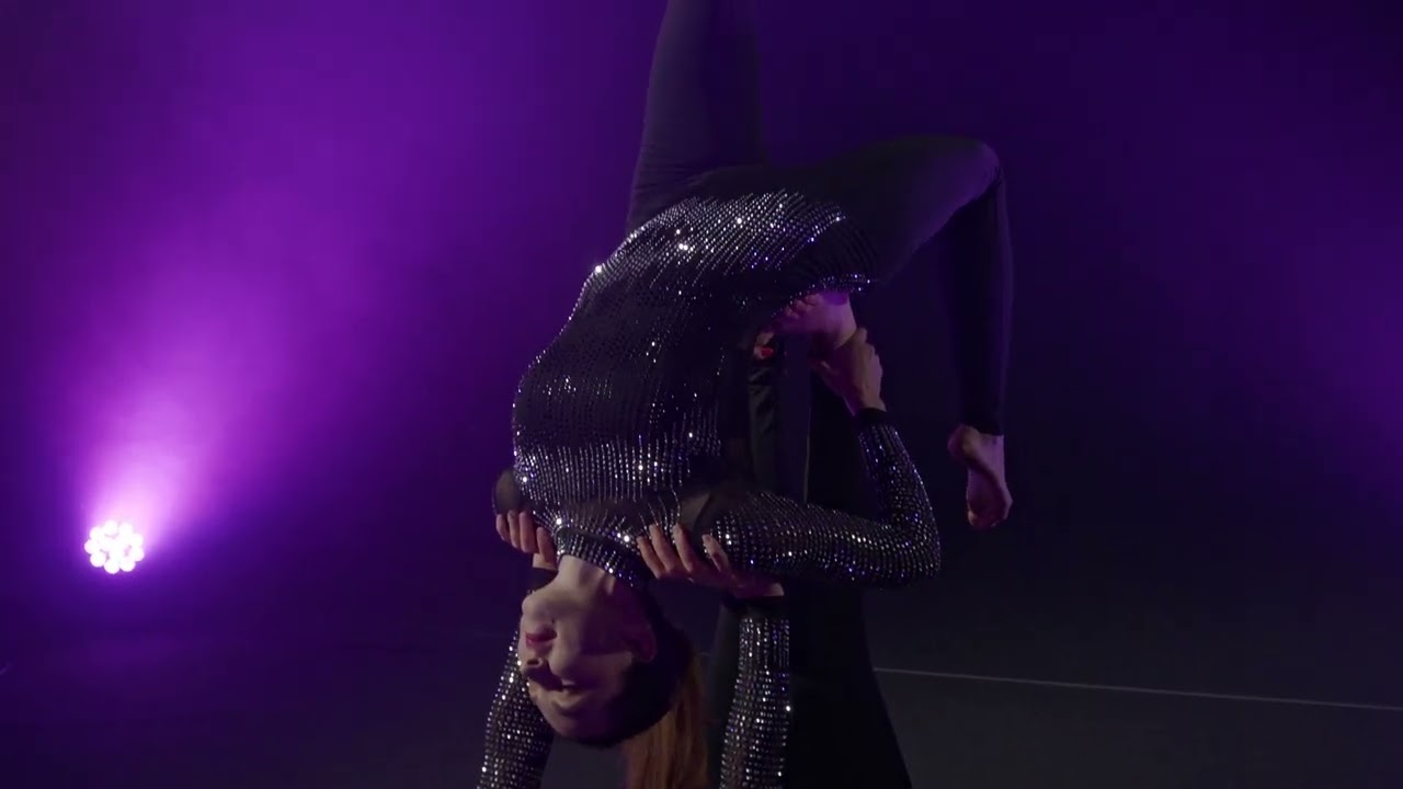 Aerial Hoop / Rengastrapetsi - Elisa Suominen & Leena Tammelin