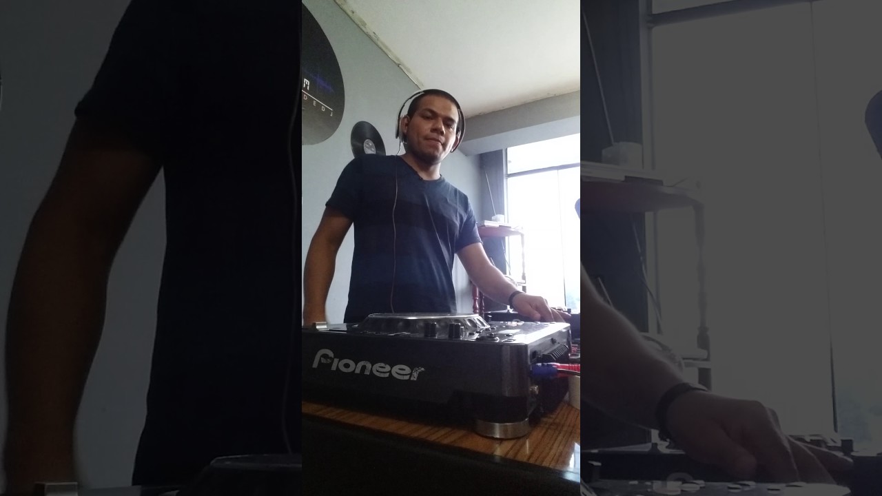 Dj Dxin -Tech House in live 128 BPM Academia