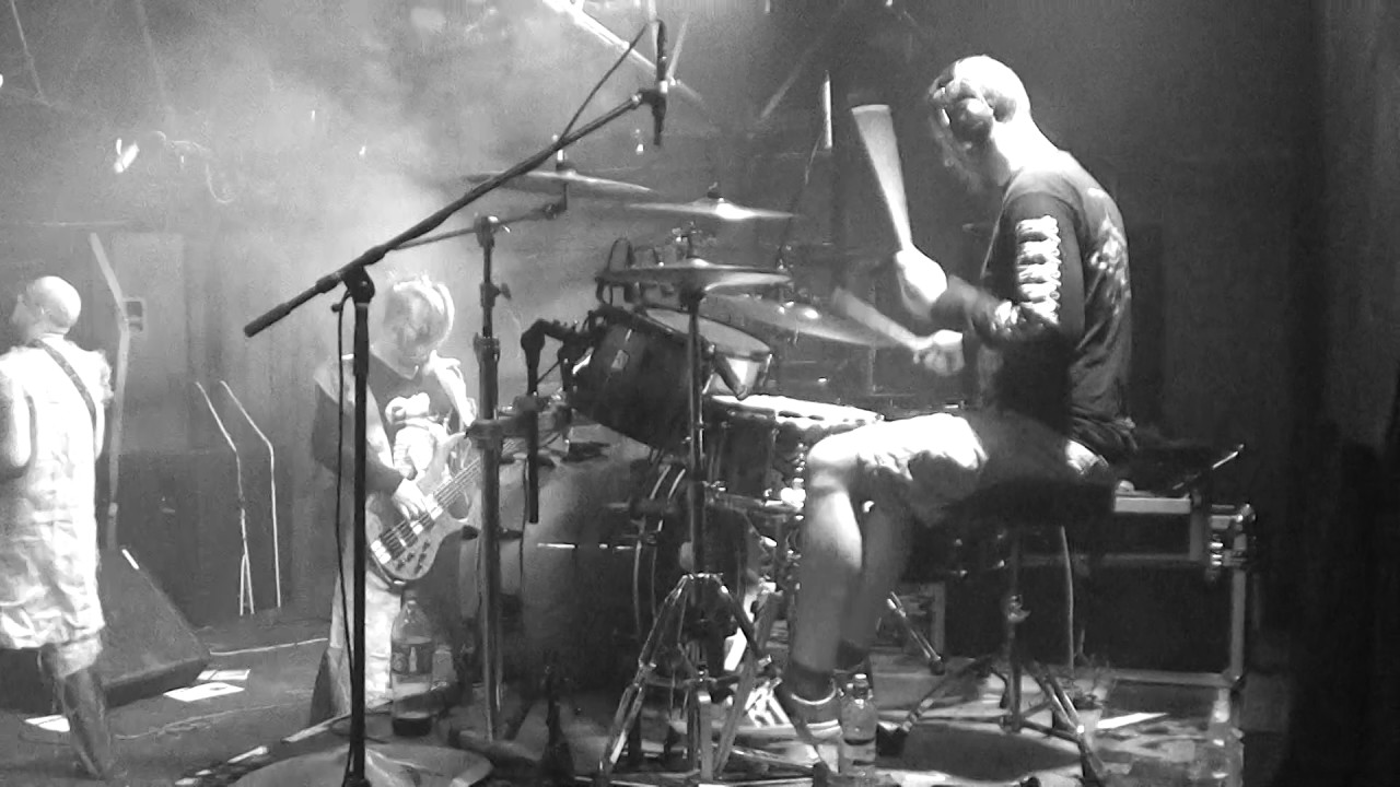 URSKUMUG - The Wormking (official live video)