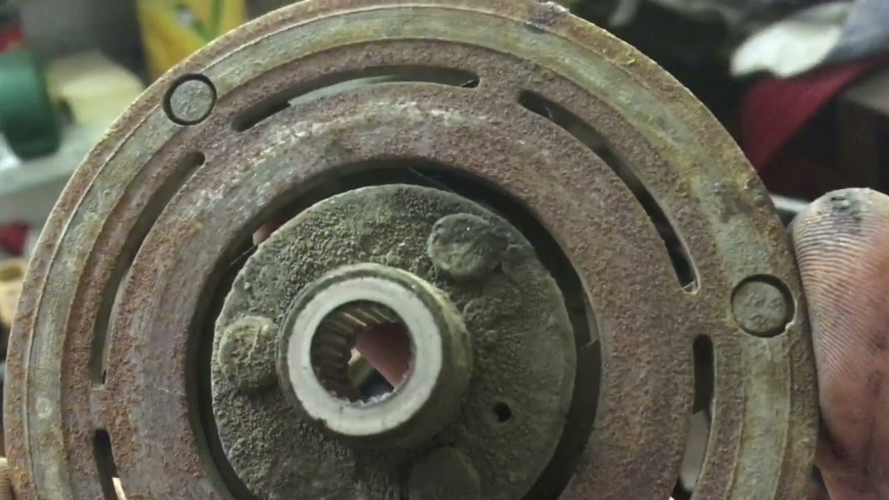 Компрессоры кондиционера Scania P380 и Renault Kerax DCI 11  Общее и различия