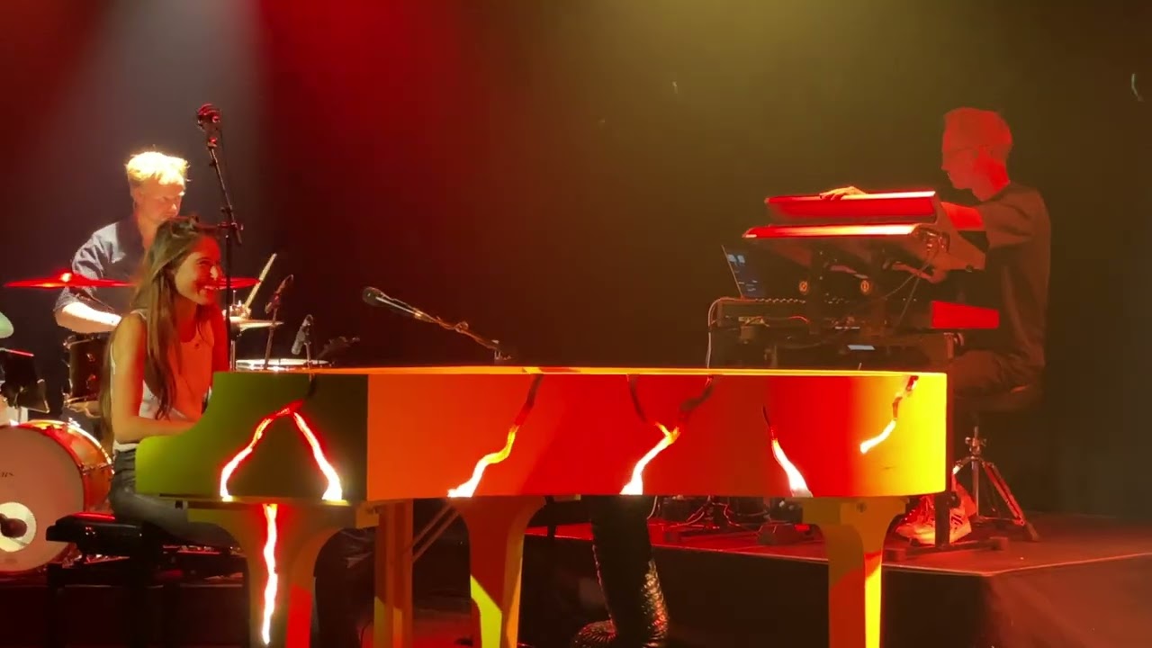 Concert Club Tour Iris Hond Effenaar Eindhoven 2025