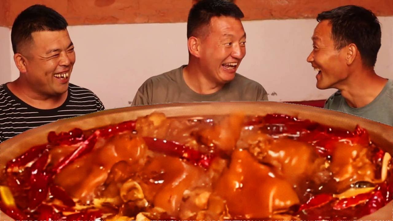 小波重新掌勺，邻居家小哥闻着味儿就来了！