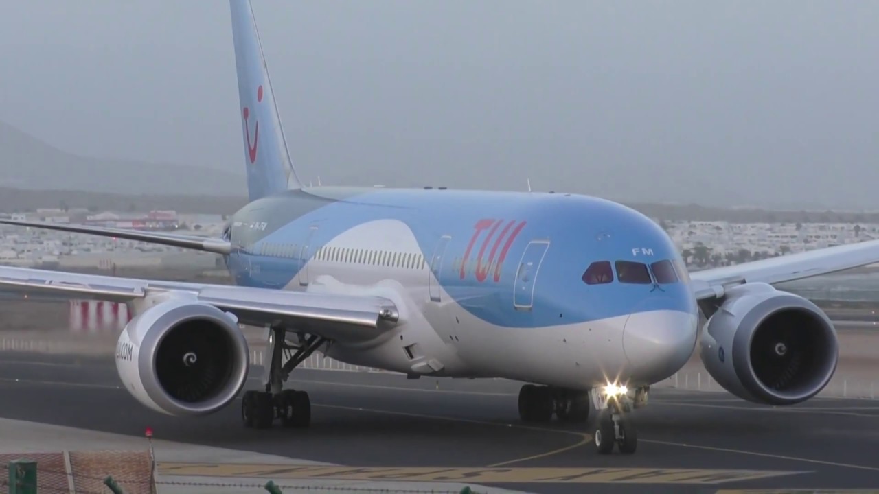 Fantastic looking Dreamliner Takeoff at Lanzarote Airport!