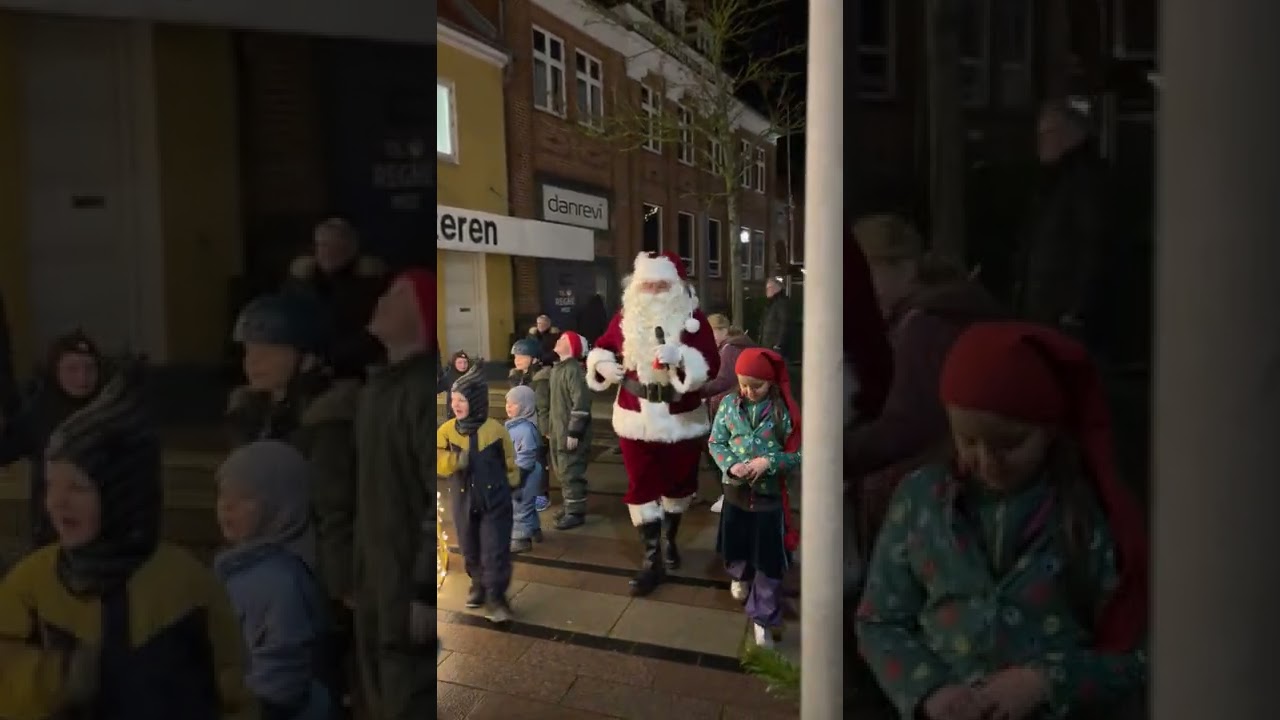 Julemand Løgstør 2022   Dans om Juletræet På Loftet Sidder Nissen