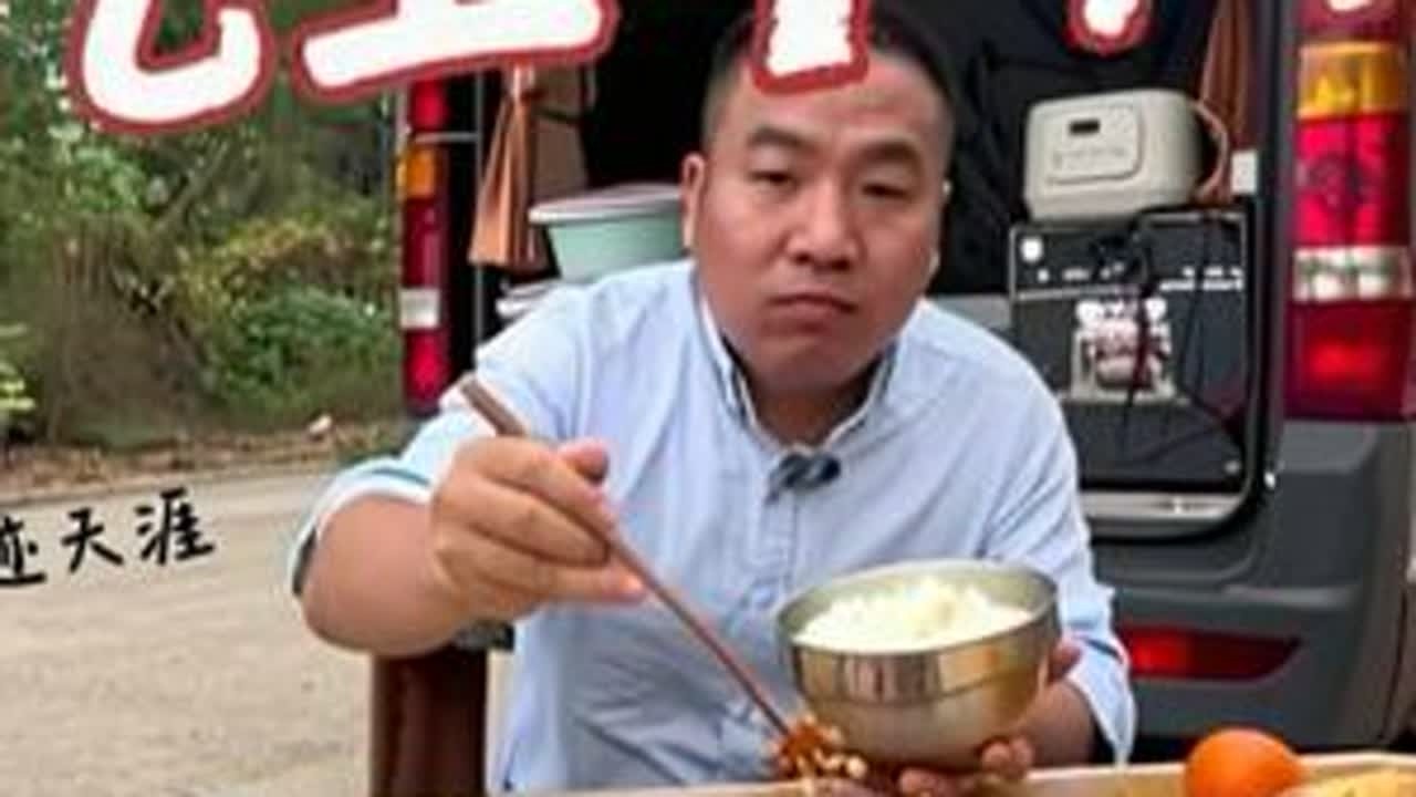 开着面包车浪迹天涯，在这过年的车友真多，今天终于吃上4个菜了 #自驾游 #旅行 #户外美食 #广西 #海滩