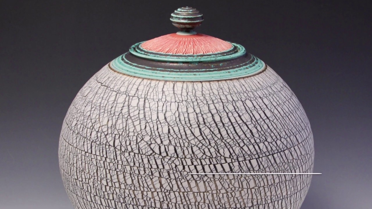 364. Throwing a Moon Covered Jar with Hsin-Chuen Lin 林新春 大圓罐拉坯示範