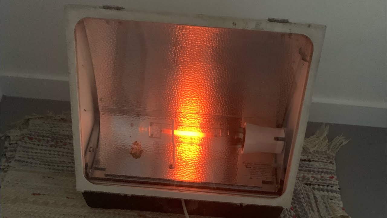 Thorn 400W High Pressure Sodium Floodlight Warm-Up