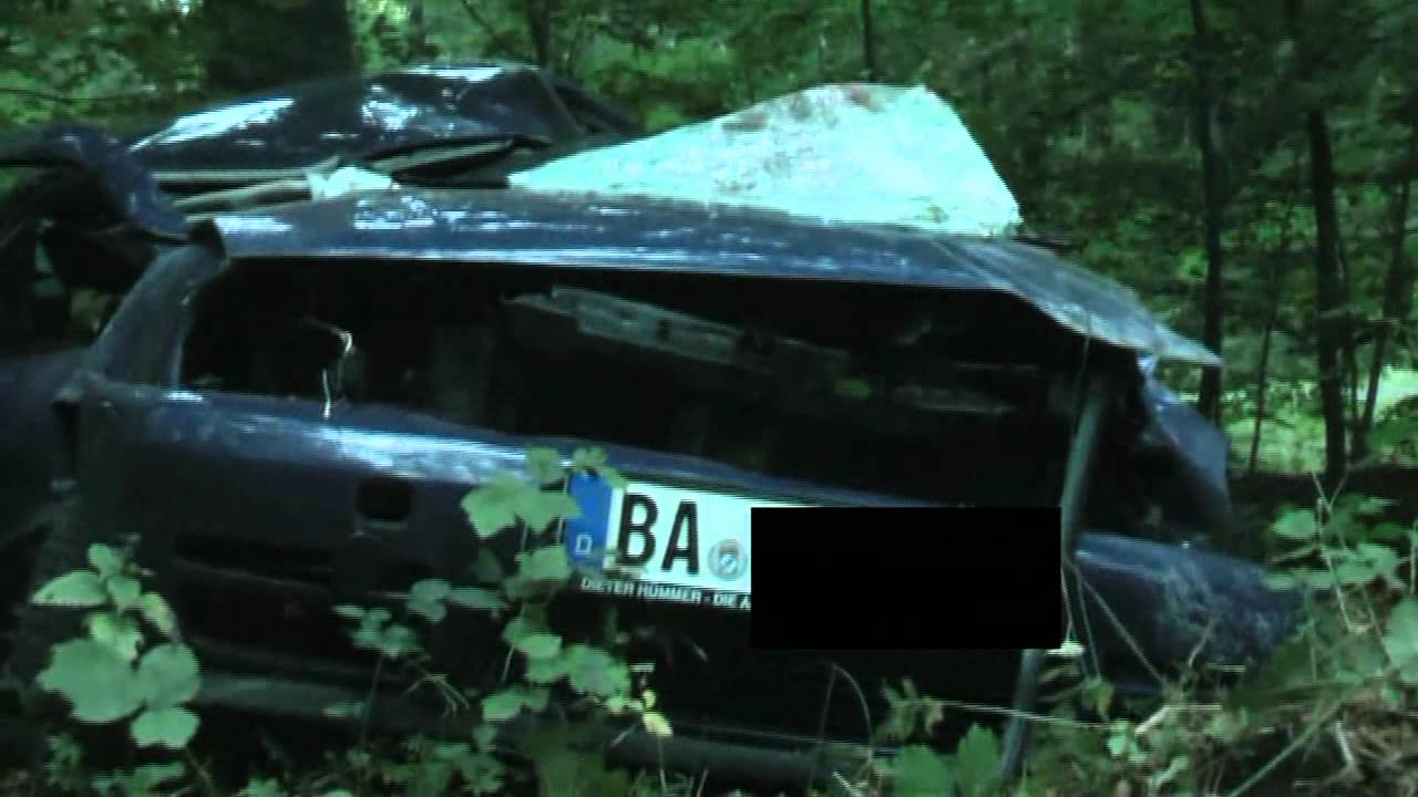 &Uuml;berschlagen und gegen Baum geprallt: 18j&auml;hrige Fahranf&auml;ngerin sofort tot
