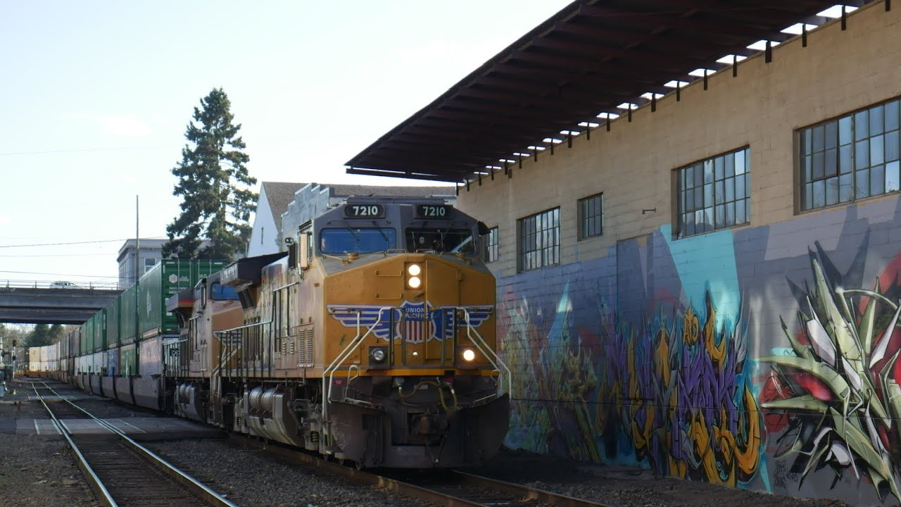 Union Pacific 7210 intermodal in the alley on SE Taylor Street in Portland OR
