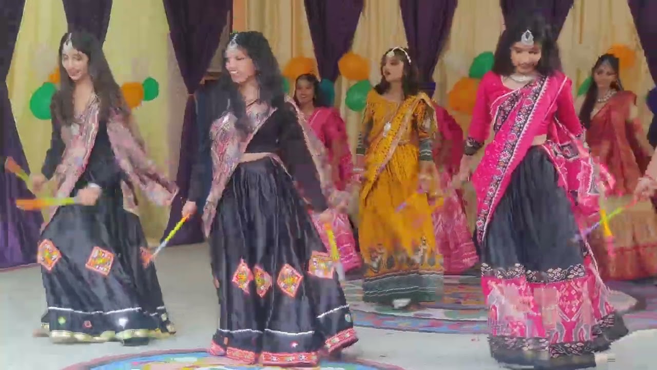 Class 8th Girls#Republic day#dandiya #jnv Banda 