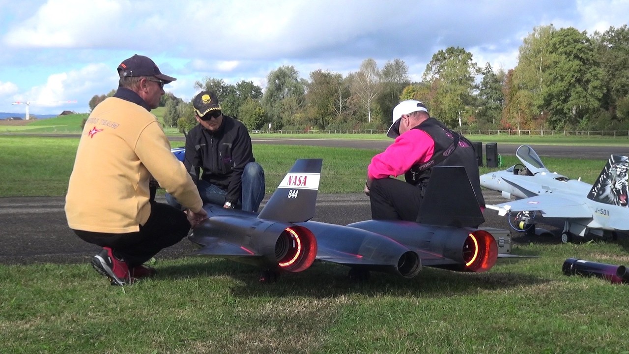 Legendary SR-71 Blackbird RC Turbine Scale Model Jet by Roger