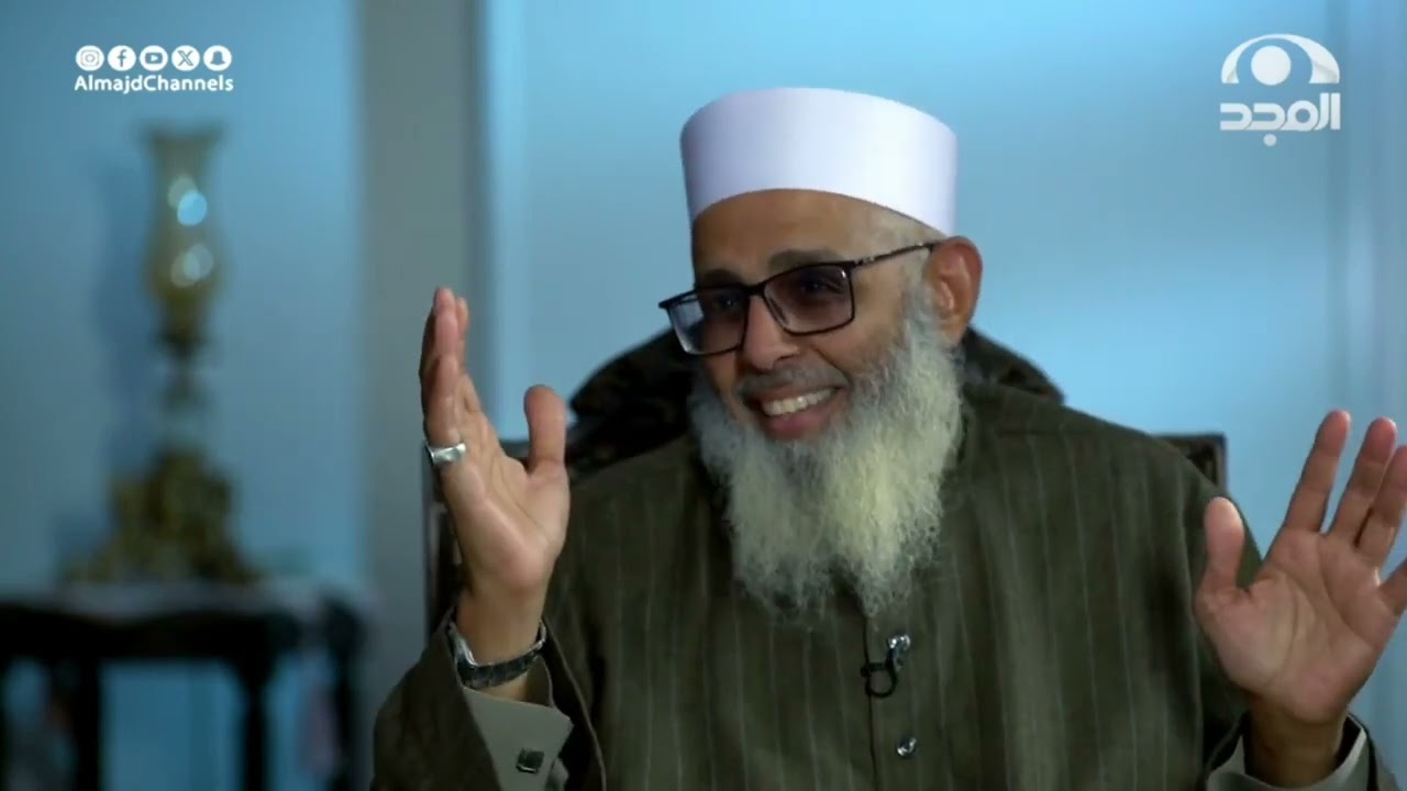 كنت في محاضرة ثم فجأة أحد الشباب سب الشيخ فقرر أن يسوي هذا الشيء والغريب هذا اللي حدث