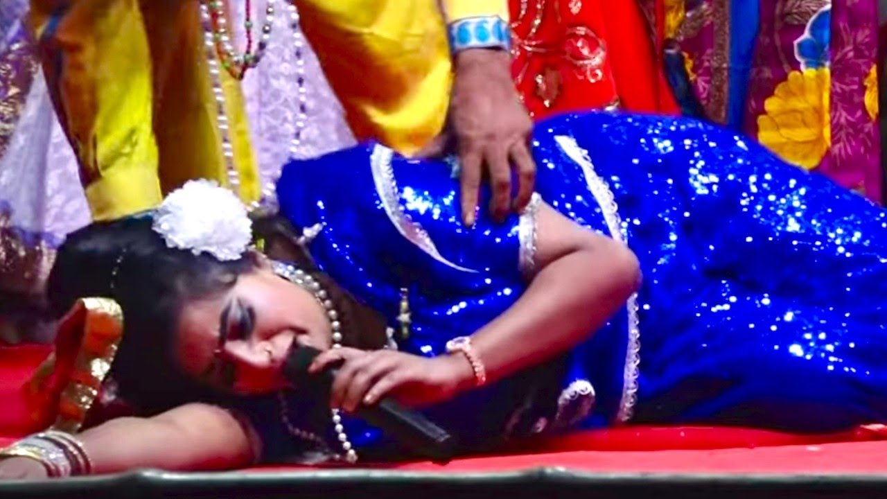 নায়িকা বৃষ্টির নছিমন সুন্দরী যাত্রা গানে হাজারো মানুষের কান্নার ডোল করেছে চোখে।স্বামী আমার বাসর ঘরে