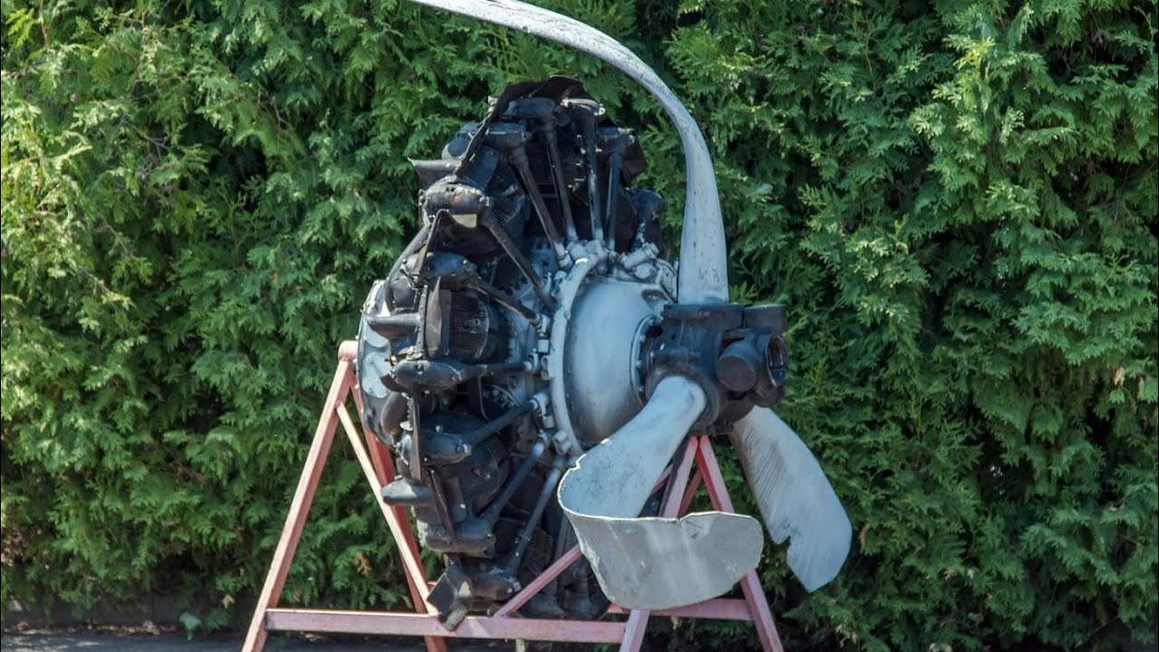 Big Old SHVETSOV ASH-62 AIRCRAFT ENGINES Cold Straing Up and Sound