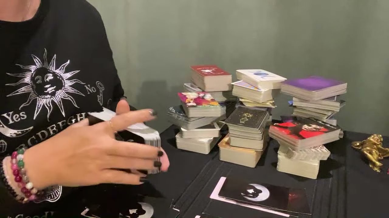 Aklındaki Kişinin ismini 3 kez Söyle Bilinçaltı Durumunu Öğren Tarot Açılımı👉🏼@aysegulerginvlog