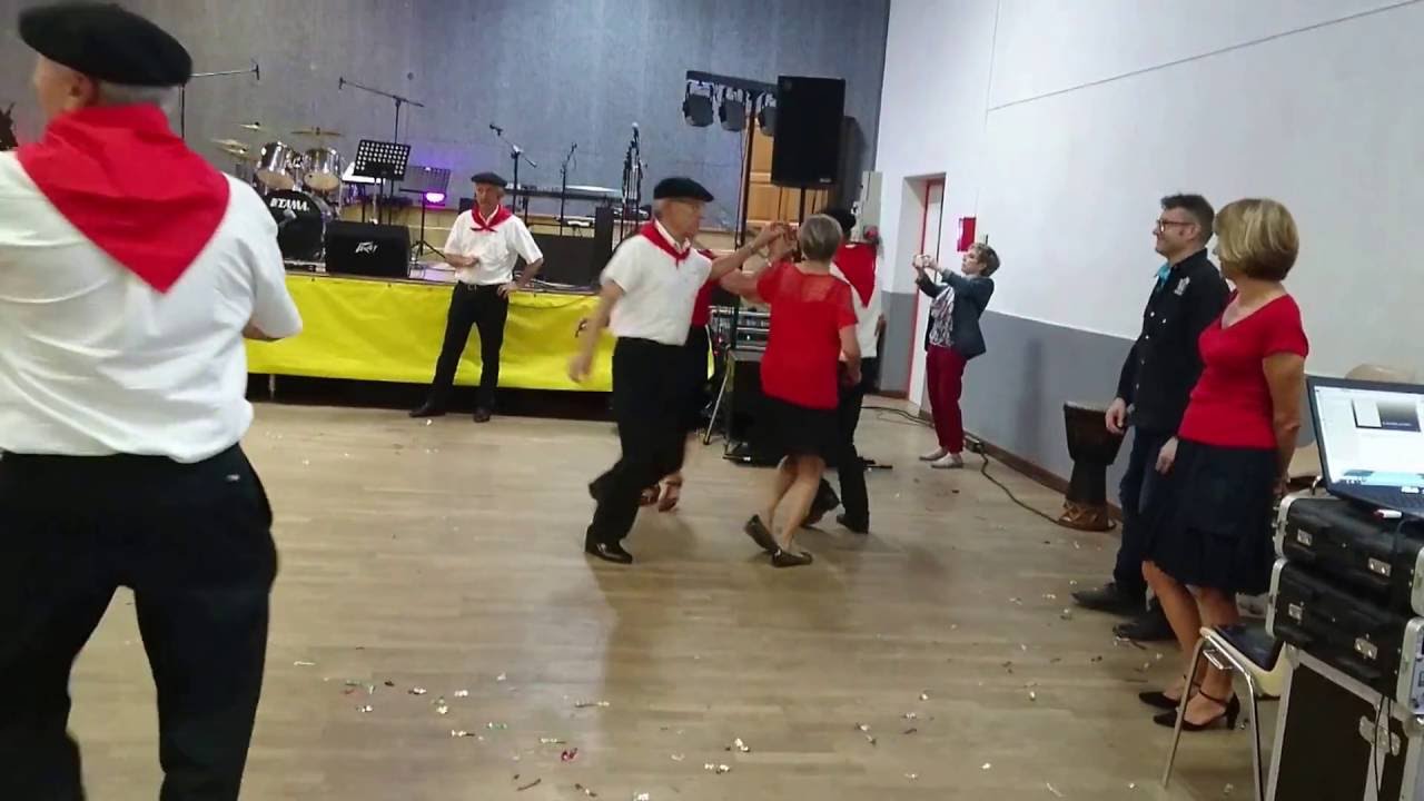 Bourrée des furets dansée à Lombers 81 pour la fête de la musique