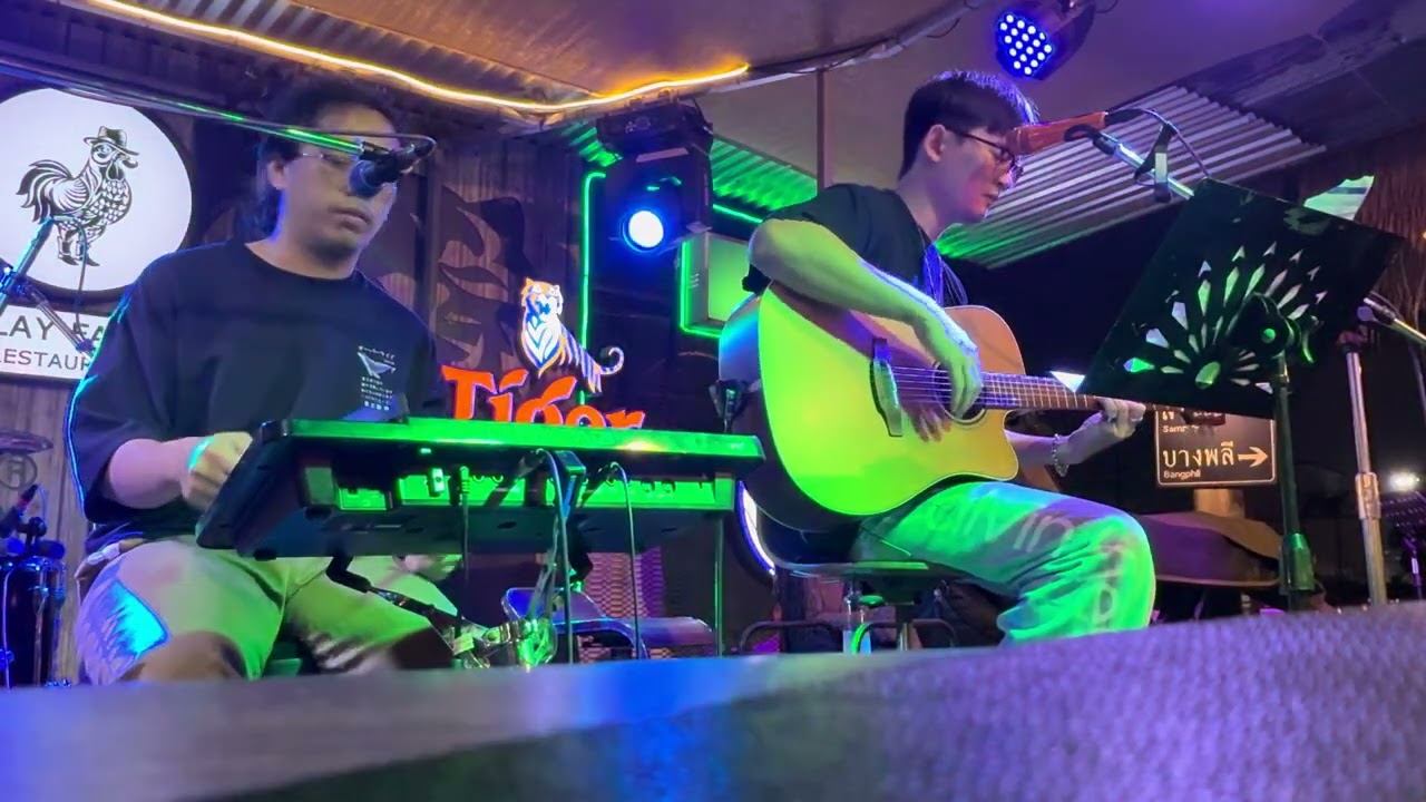 ดนตรีสดฟังเพลินๆ at เพลย์ฟาร์ม 