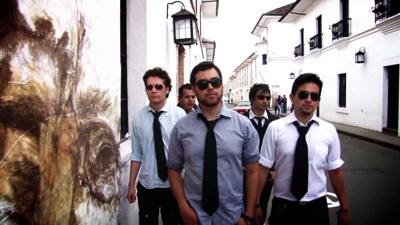 SERVICIO P&Uacute;BLICO - Paredes Blancas [Video Clip Oficial]