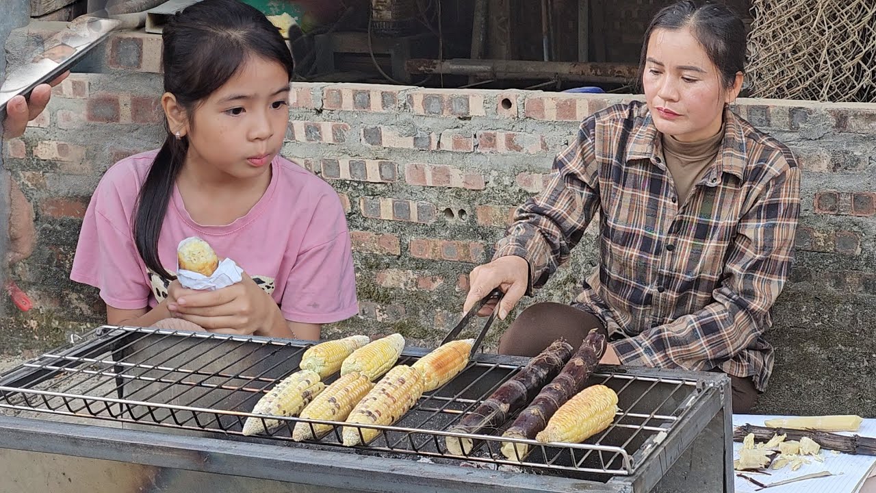 Mother and daughter go to sell corn. Father goes to herd chickens and ducks. NGUYEN THI MUOI