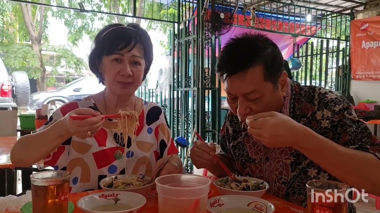 sarapan pagi di Bakmi Acong kelapa gading