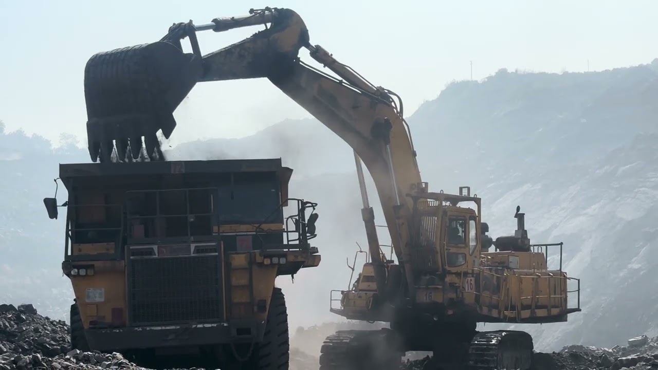 BEML1000 excavator loading overburden on beml bh60 ton dumper#beml #coalmines 