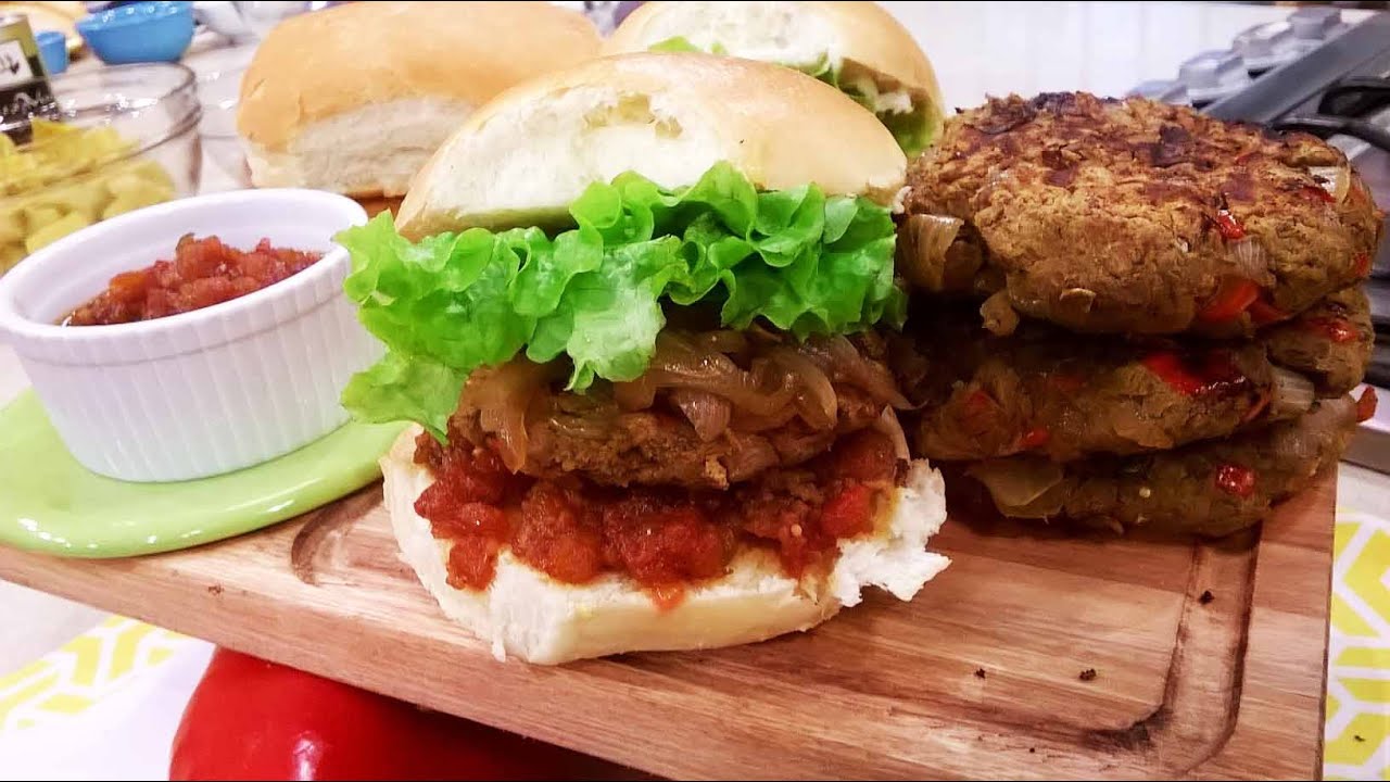 Hamburguesas de lentejas y batatas y de quinua y mijo en sándwich