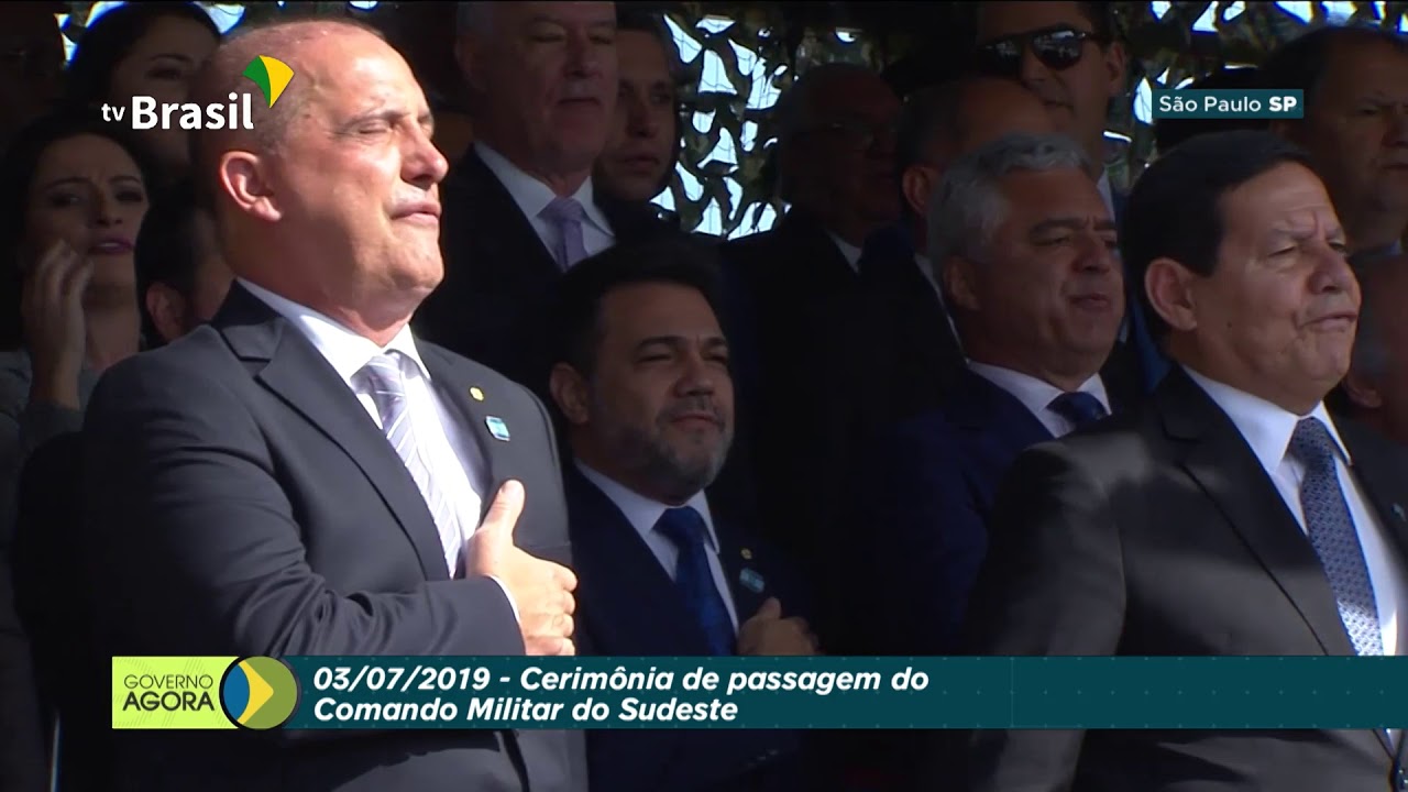 O presidente Jair Bolsonaro participa da transmissão de cargo do Comando Militar do Sudeste