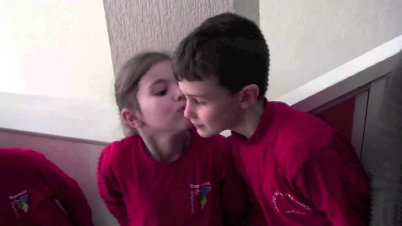 356 BESOS POR LA PAZ (COLEGIO MARÍA AUXILIADORA TORRENT)