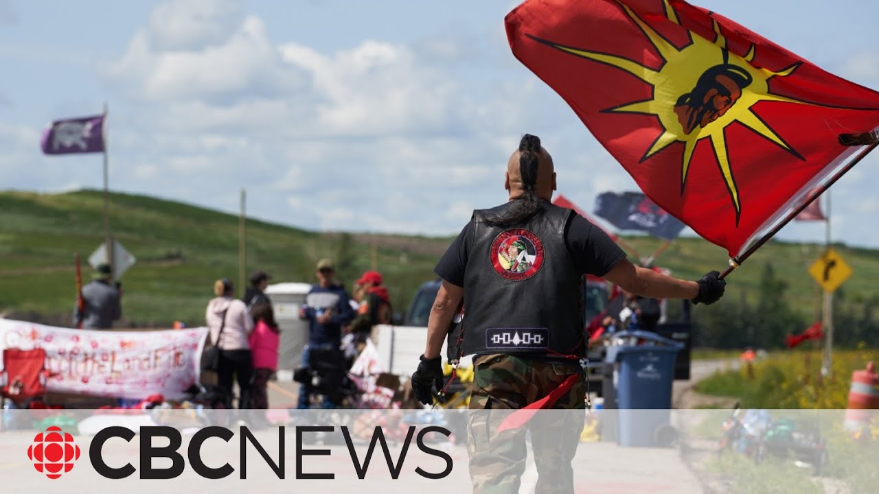 Protestors prepare for Winnipeg officials to dismantle Brady Road landfill blockade