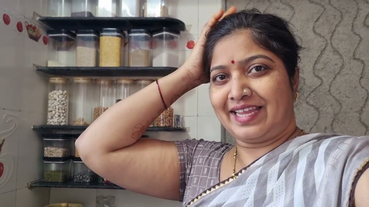 फॅमिली सोबत खूप साऱ्या गप्पा..😃 होळीचा सण..🥰 बहिणीने आणल्या खूपच सुंदर साड्या..😍