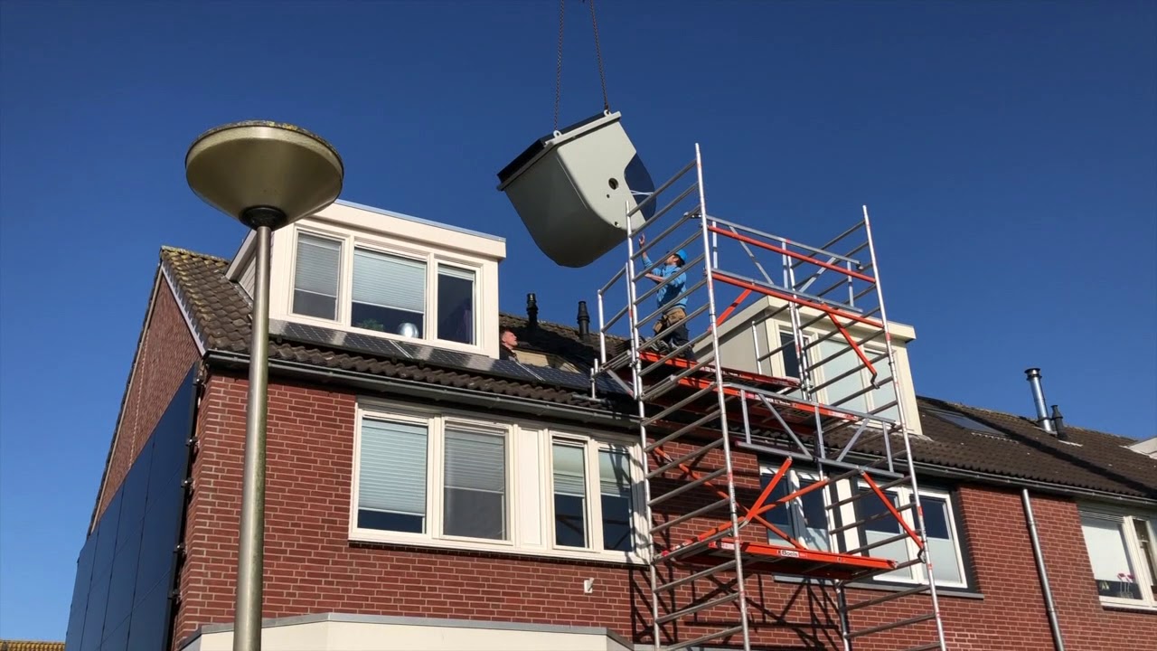 Installatie dak-inbouw-warmtepomp (HydroTop) bestaande woning in de Wormer