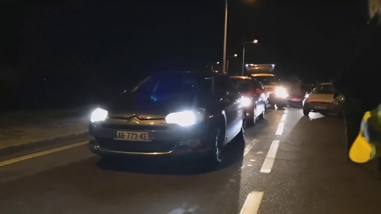 Gilets jaunes: altercations aux rond-point de la D1000 à Soyaux