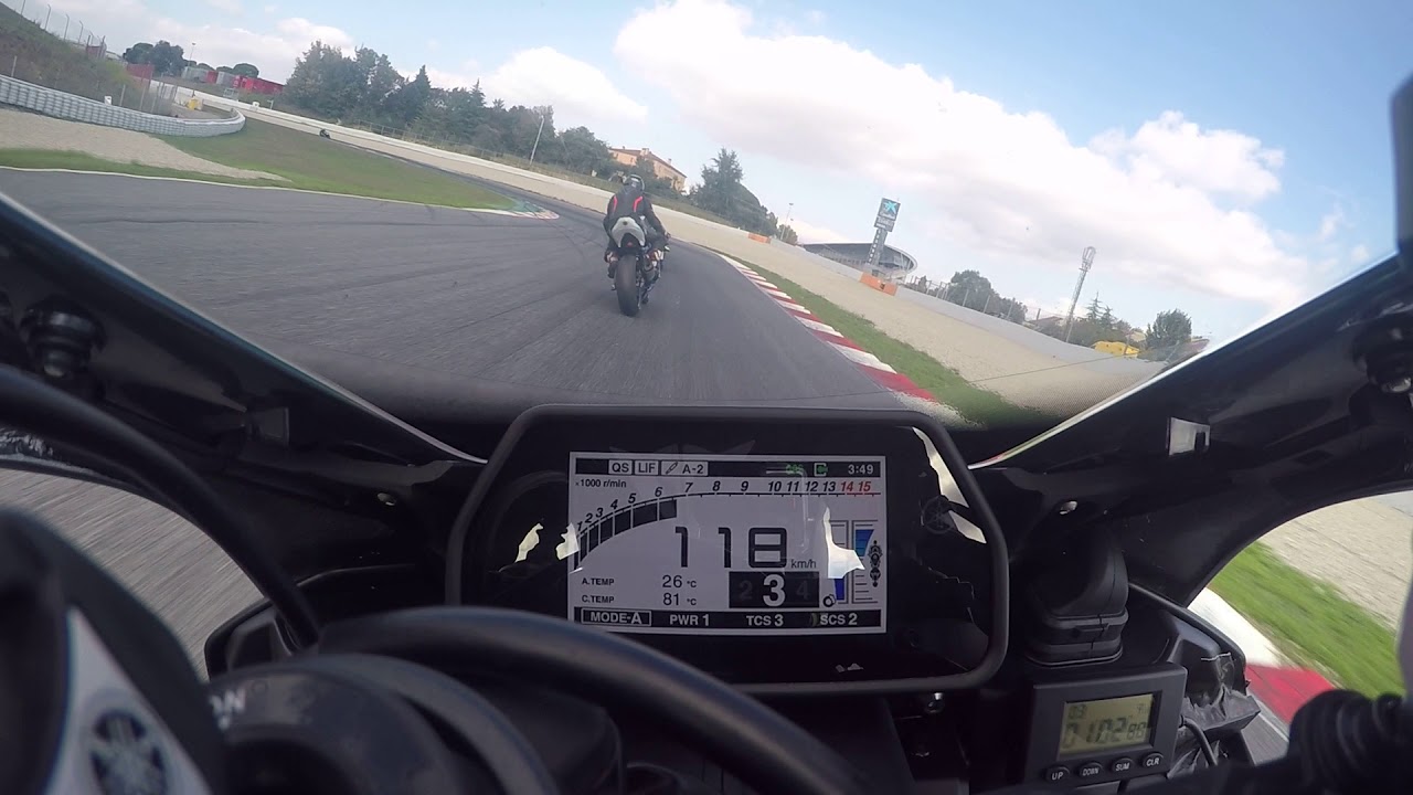 Circuito de montmelo primera vez 1a tanda con yamaha r1m