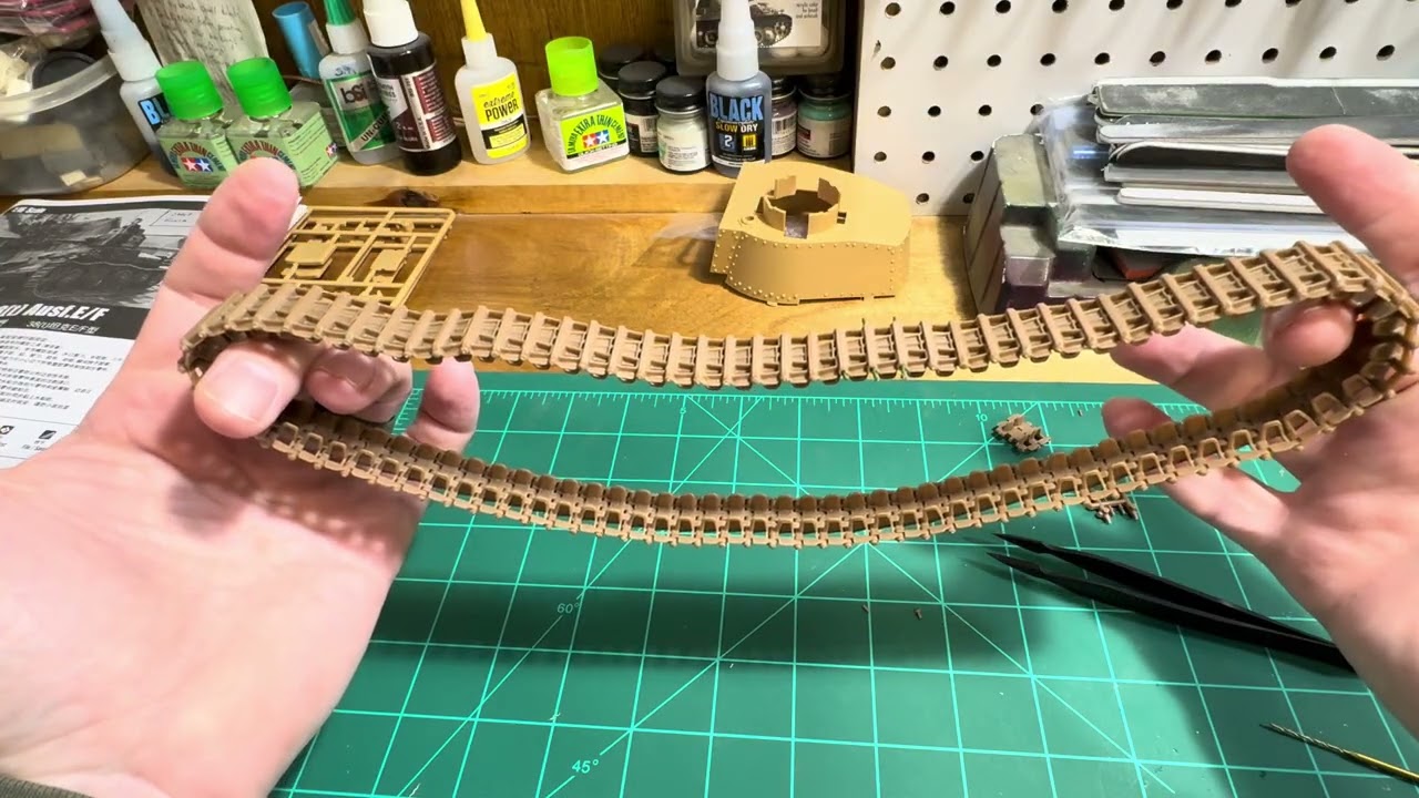 1/16 HobbyBoss Pzr 38t, сборка, часть 1