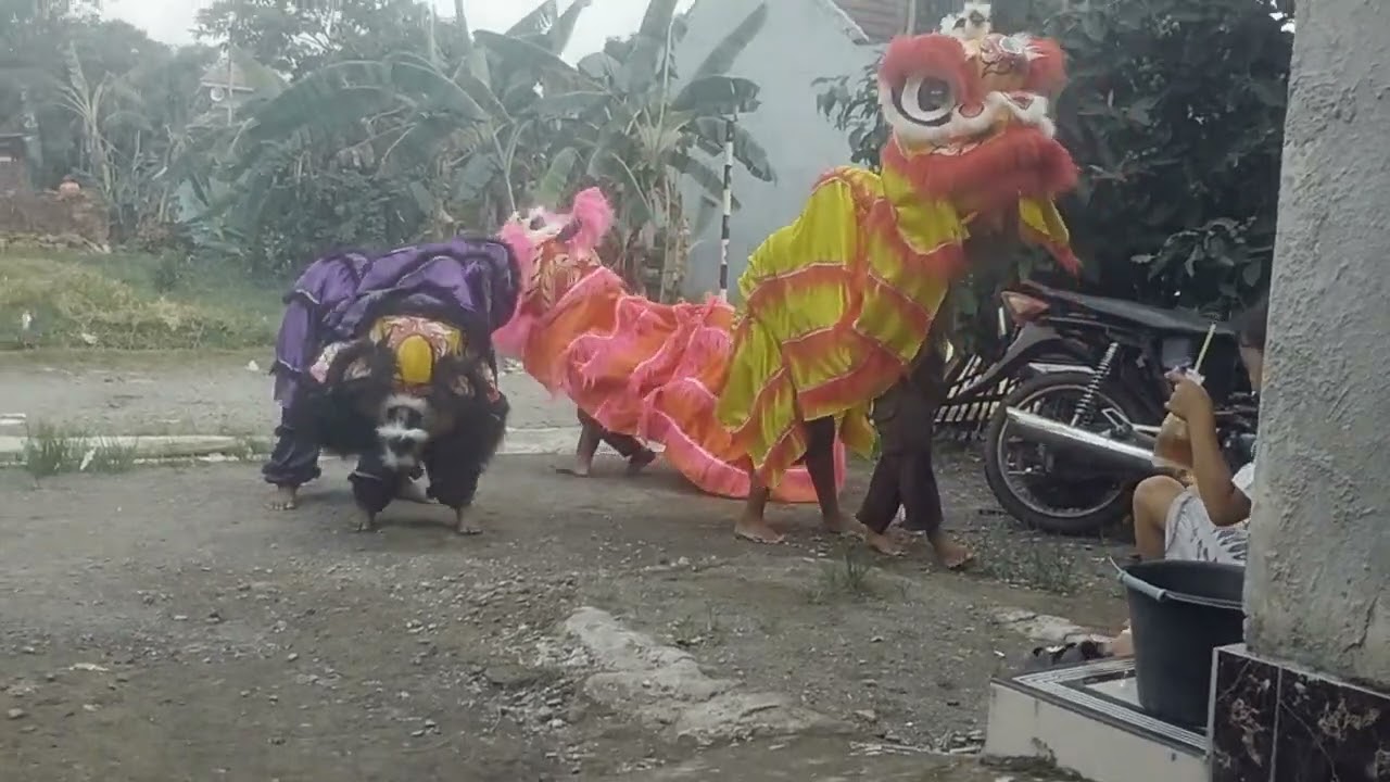 Burok raja seni bersama anak-anak seni