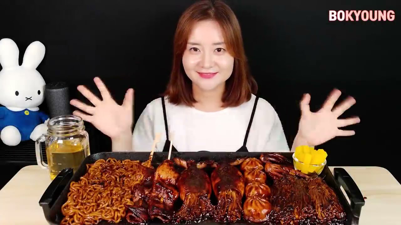 요리 먹방 :) 매콤한 불닭 소스에 주꾸미와 버섯을 넣은 떡볶이와 어묵 | ASMR MUKBANG.