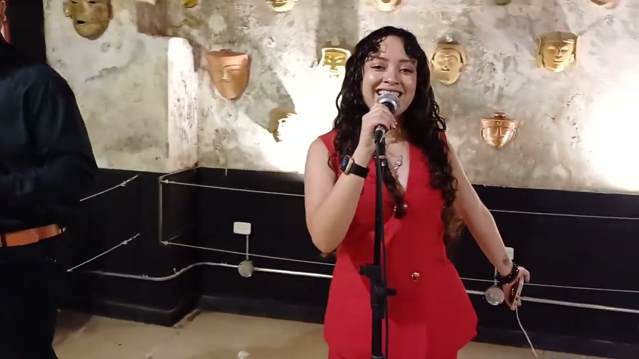 MOLIENDO CAFÉ compositor Hugo Blanco Canta: Nathaly Palacios & Piano: PACO GODOY 🎹 🪗