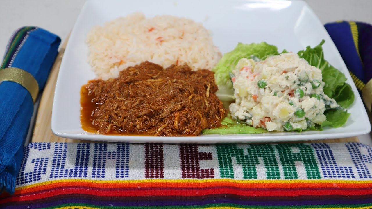 Estofado guatemalteco de 3 carnes, res, cerdo y pollo.