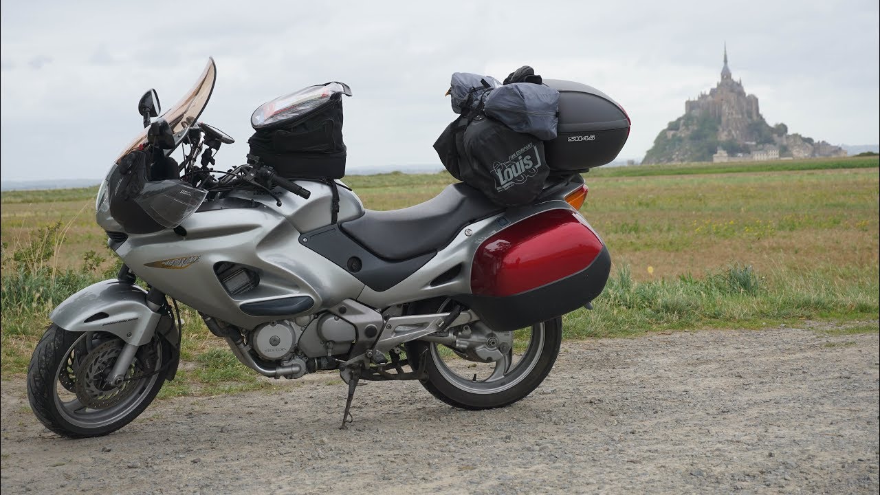 Motorvlog Roadtrip Normandië Bretagne Honda Deauville 650