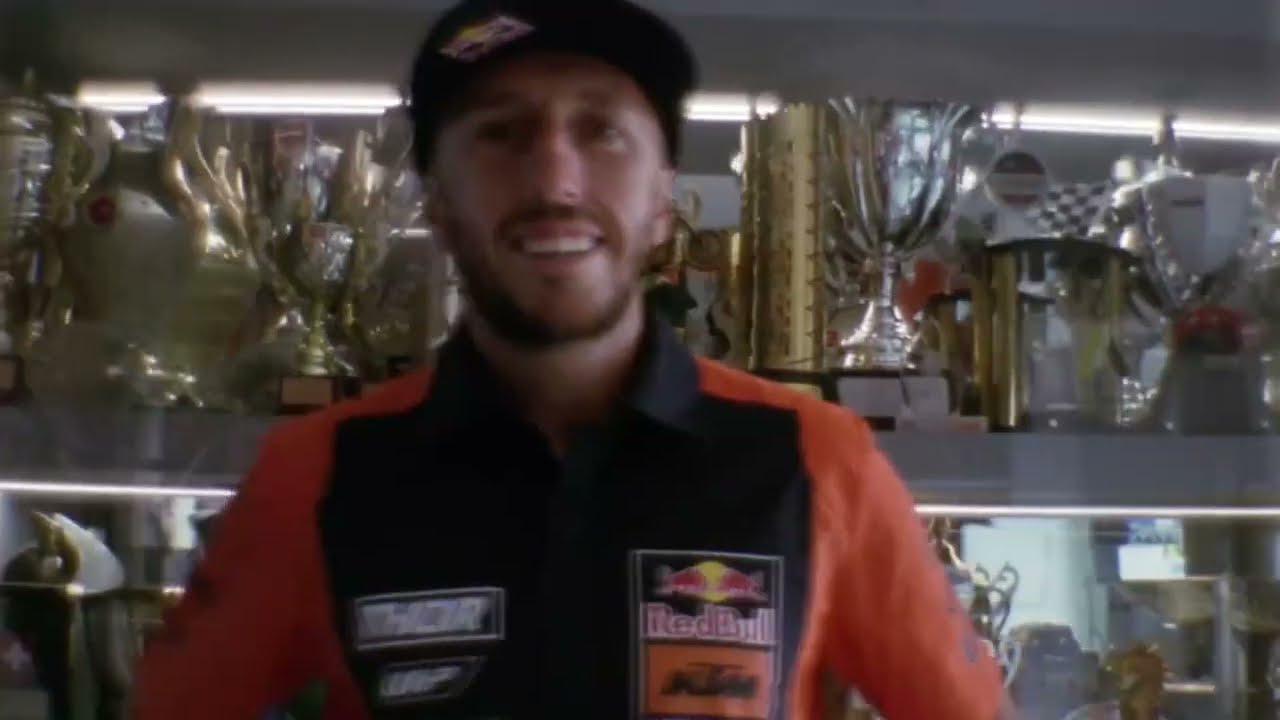 Stive Morgan - Hover Above the Ground / Motocross / Antonio Cairoli