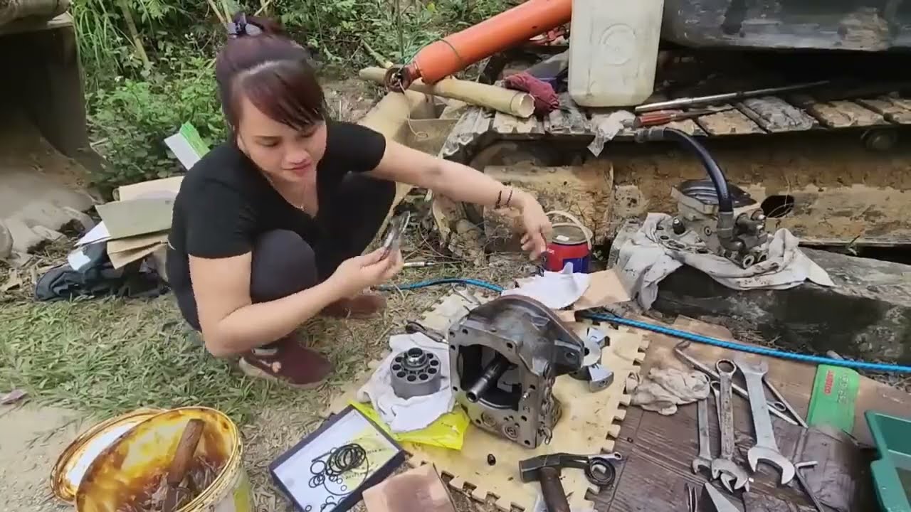 The Genius Girl Restores a Damaged Excavator to Full Functionality!