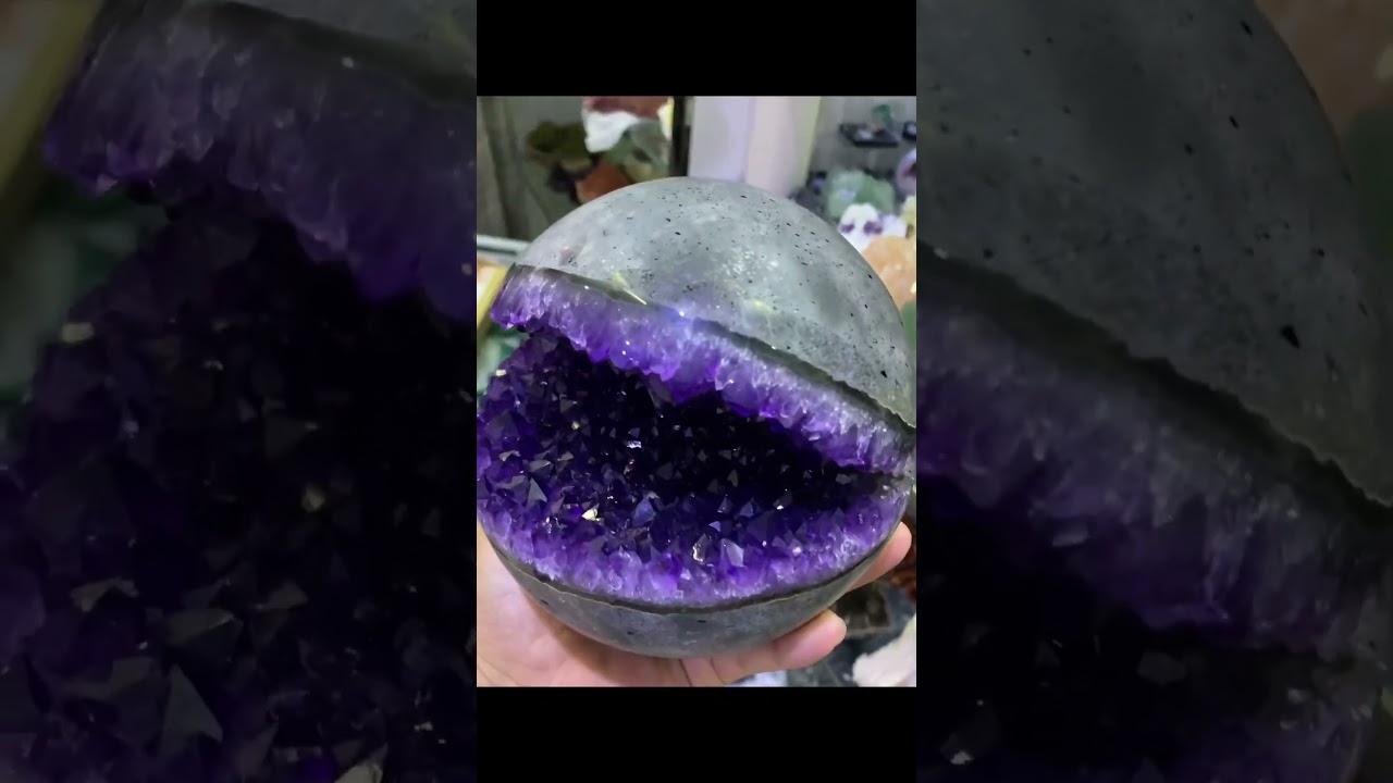 Does This Amethyst Geode Look Like the Plant from Plants vs. Zombies? 🌿💜🧟 #amethyst #quartzcrystals