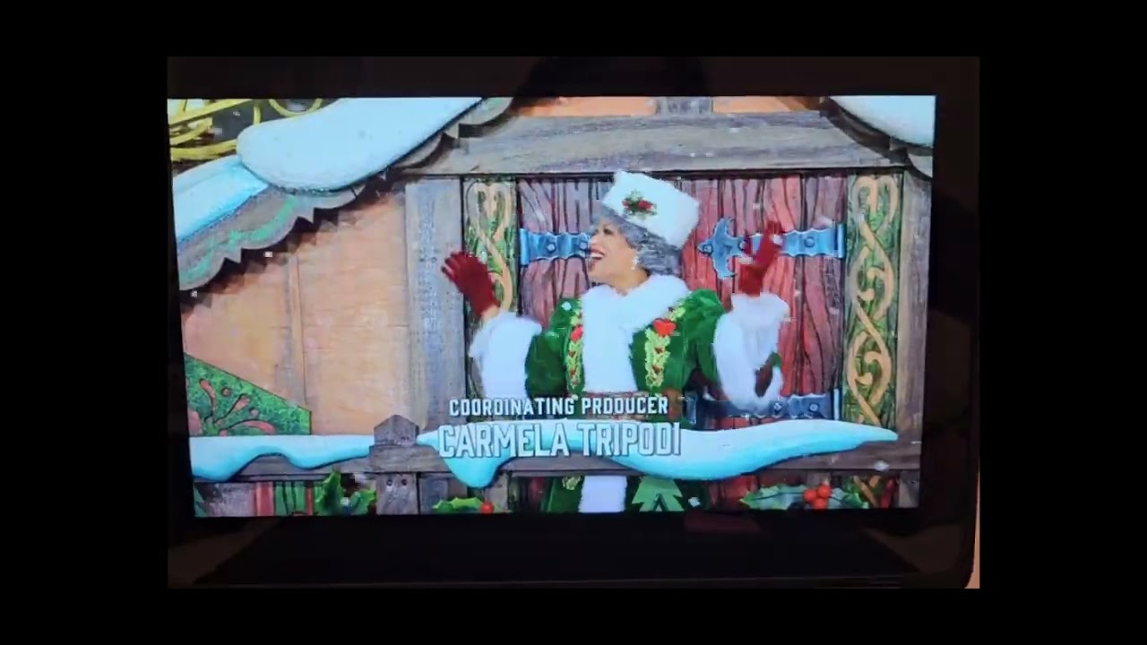 Macy's Thanksgiving day parade Santa Claus + End Credits