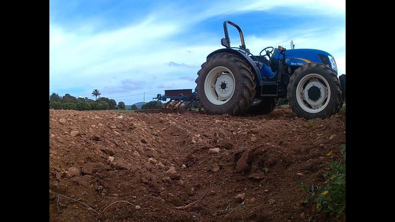 Arando a vertedera y con los cultivadores *Ploughing 2016* New Holland tn 75 A