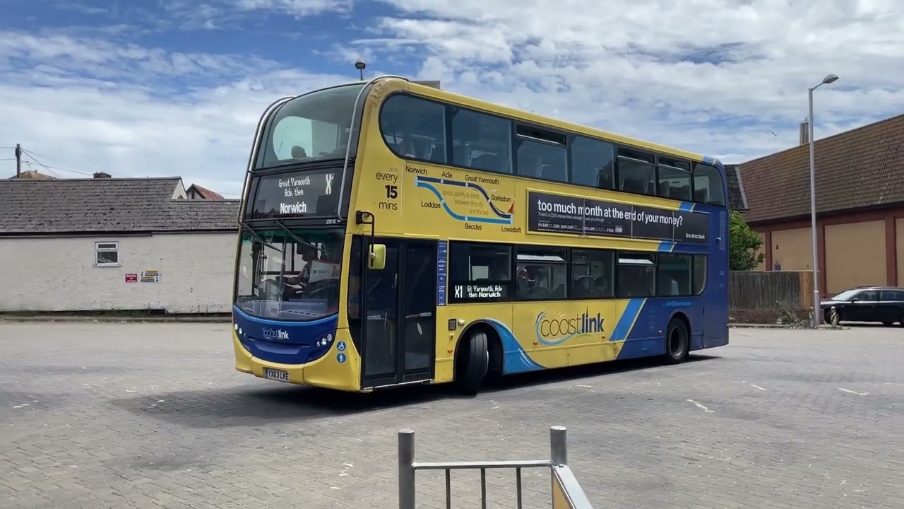Couple of Buses at Lowestoft Bus Station (29th June 2022)