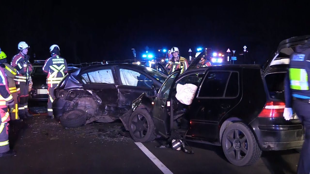 heftiger Crash in Ibbenbüren - 5 Verletzte - technische Rettung durch Feuerwehr