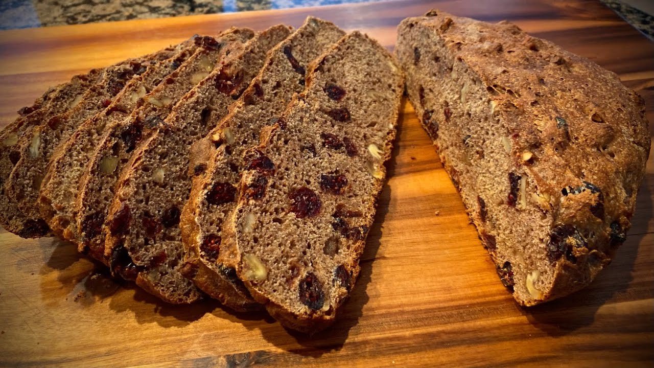 Цельнозерновой хлеб с клюквой и грецкими орехами (тесто не замешивается)